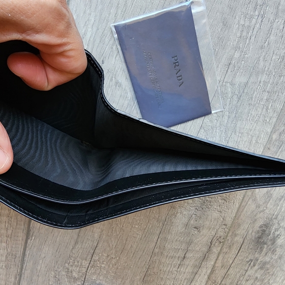 Prada Leather Wallet with COA - Picture 6 of 11